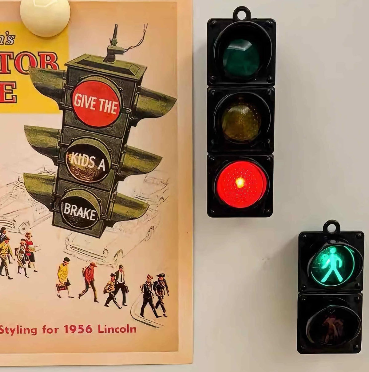 Novelty Car Keychain for Bag, Funny Unique Cool Stoplight Key Chain Accessories for Men Women, Purse Charms for Handbags, Fun Small Gifts for Men Ideas